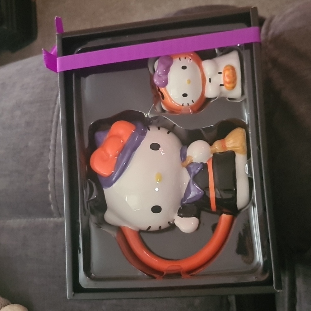 Hello Kitty Halloween mug set